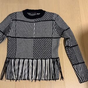 Storets fringe derail Sweater Small
